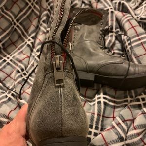 Boots color gray new size 9,5 to 10